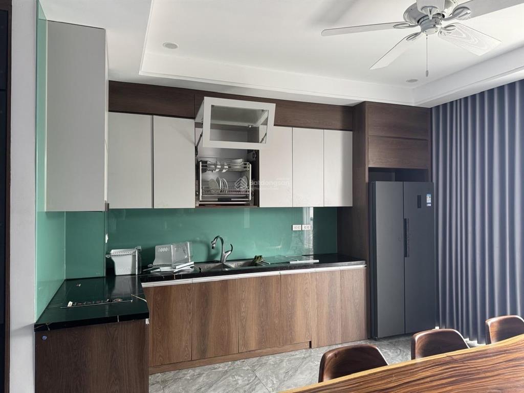 Cho thuê căn 85 m2 hoàn thiện sẵn 5 tầng, thích hợp để ở làm văn phòng