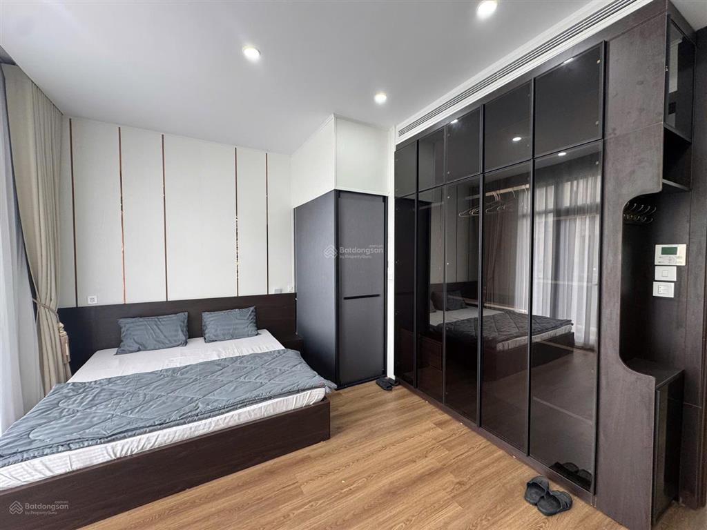 Cho thuê căn xẻ khe hoàn thiện 5 tầng cực đẹp full đồ 6 pn chỉ việc vào ở luôn