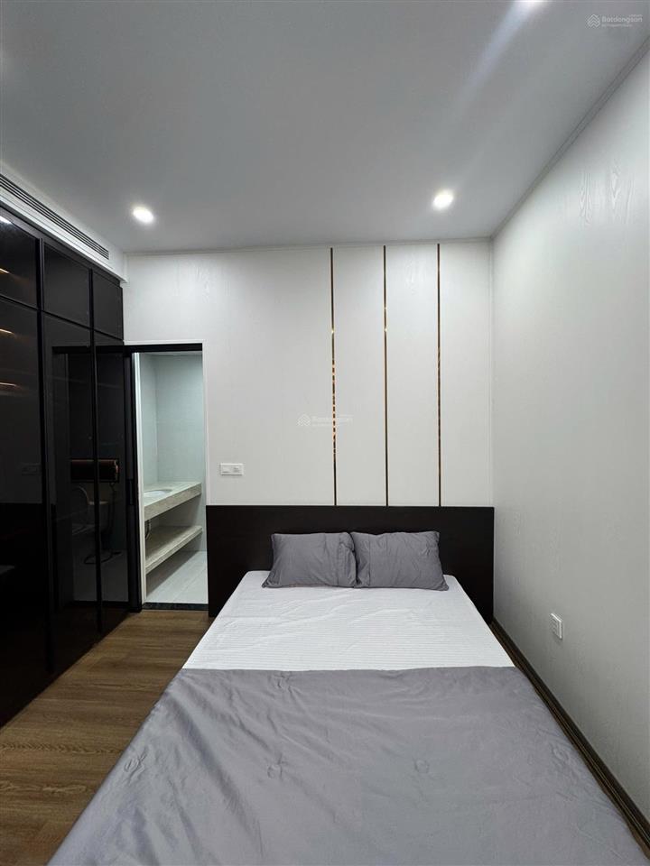 Cho thuê căn xẻ khe hoàn thiện 5 tầng cực đẹp full đồ 6 pn chỉ việc vào ở luôn