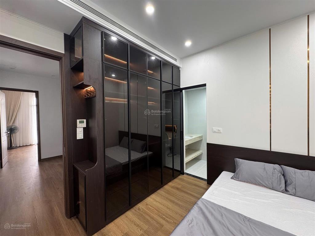 Cho thuê căn xẻ khe hoàn thiện 5 tầng cực đẹp full đồ 6 pn chỉ việc vào ở luôn