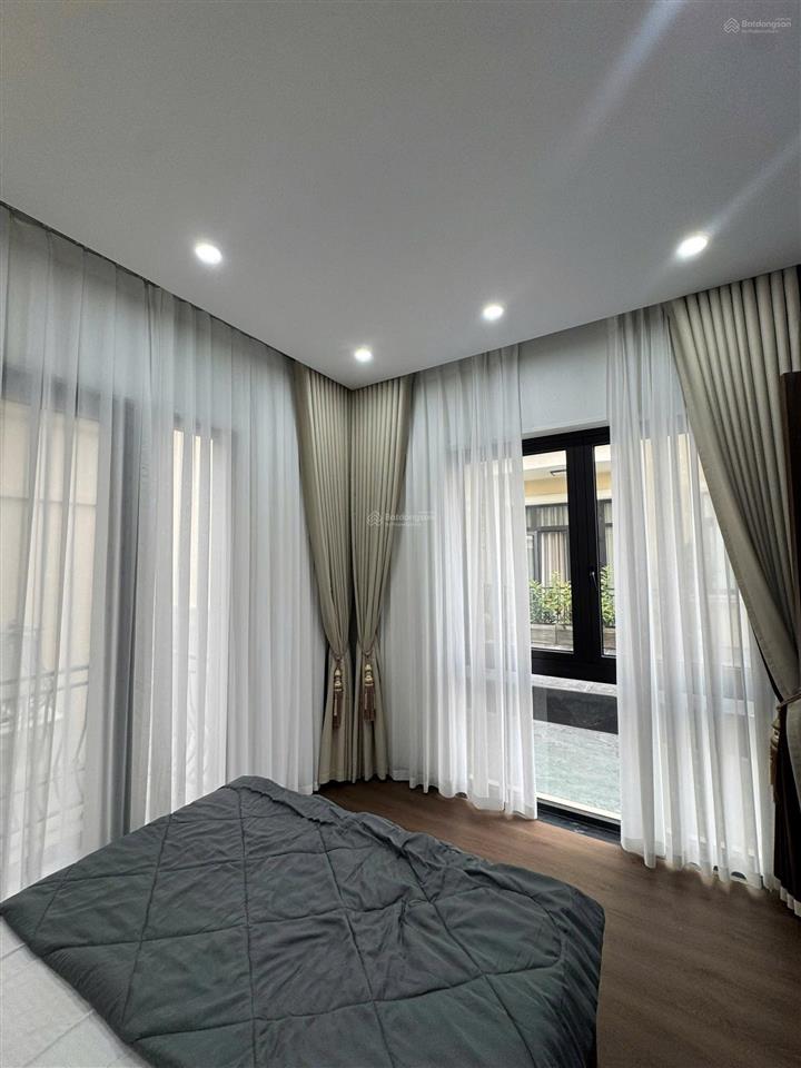 Cho thuê căn xẻ khe hoàn thiện 5 tầng cực đẹp full đồ 6 pn chỉ việc vào ở luôn