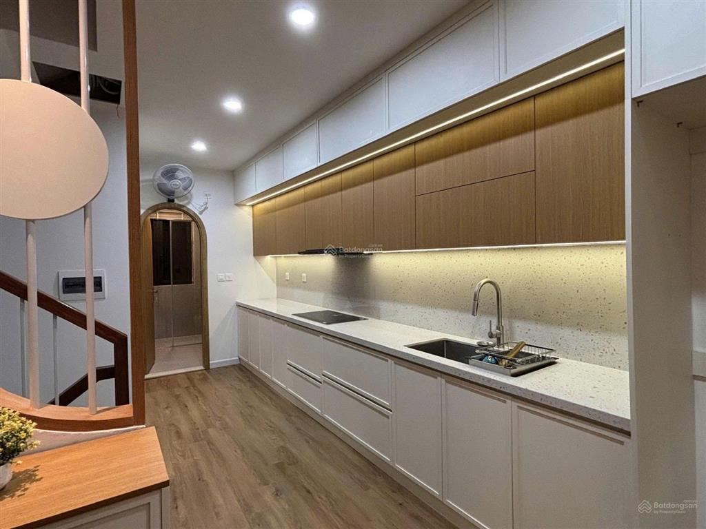 Cho thuê căn 75 m2 hoàn thiện 5 tầng có thang máy nhà mới tinh đẹp giá tốt