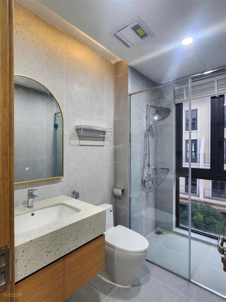 Cho thuê căn 75 m2 hoàn thiện 5 tầng có thang máy nhà mới tinh đẹp giá tốt
