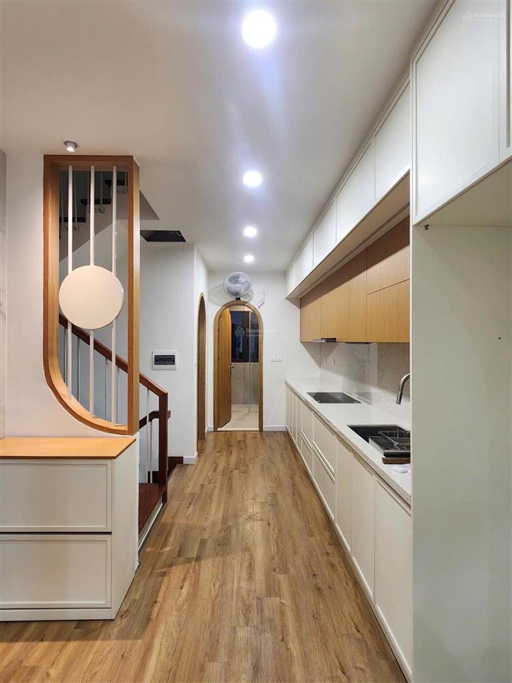 Cho thuê căn 75 m2 hoàn thiện 5 tầng có thang máy nhà mới tinh đẹp giá tốt