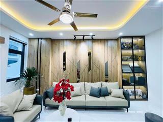 Cho thuê căn hoàn thiện 3 tầng đồ đẹp thích hợp để ở làm văn phòng có 2pn chỉ việc vào ở