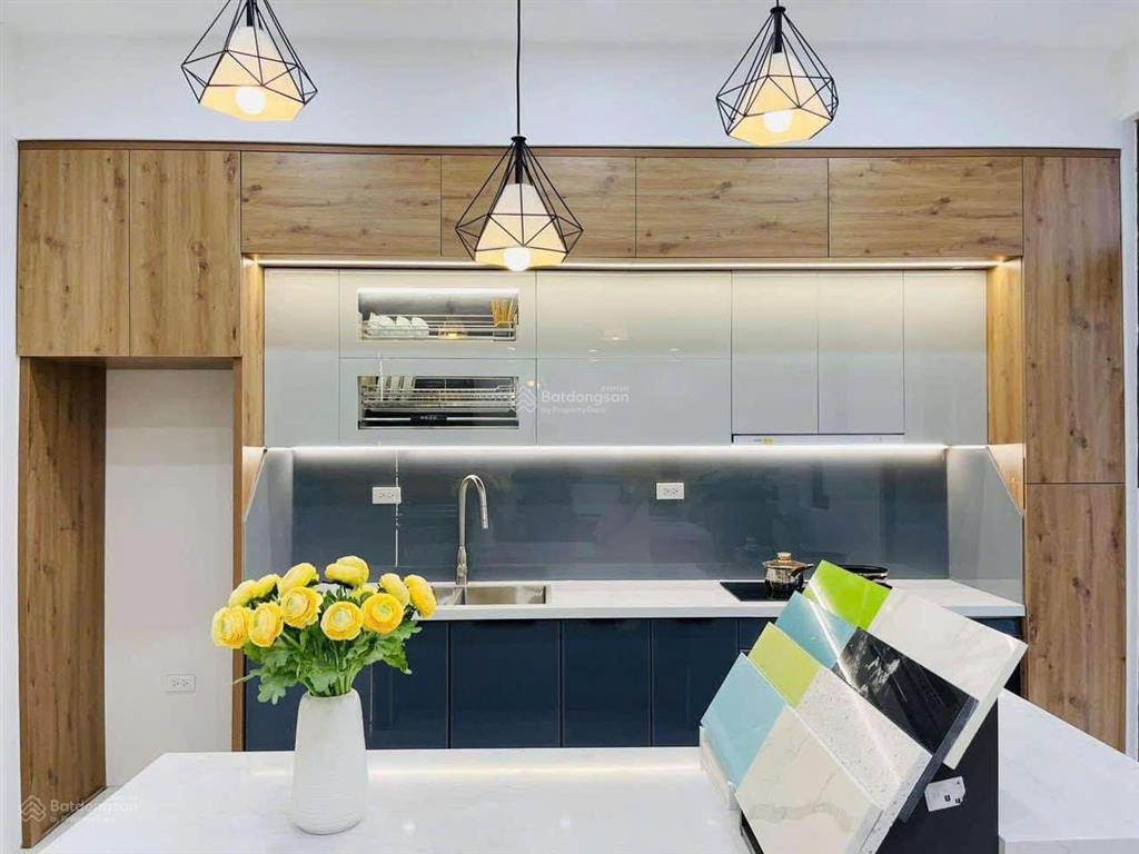 Cho thuê căn hoàn thiện 3 tầng đồ đẹp thích hợp để ở làm văn phòng có 2pn chỉ việc vào ở