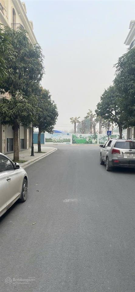 Cho thuê căn hoàn thiện 3 tầng đồ đẹp thích hợp để ở làm văn phòng có 2pn chỉ việc vào ở