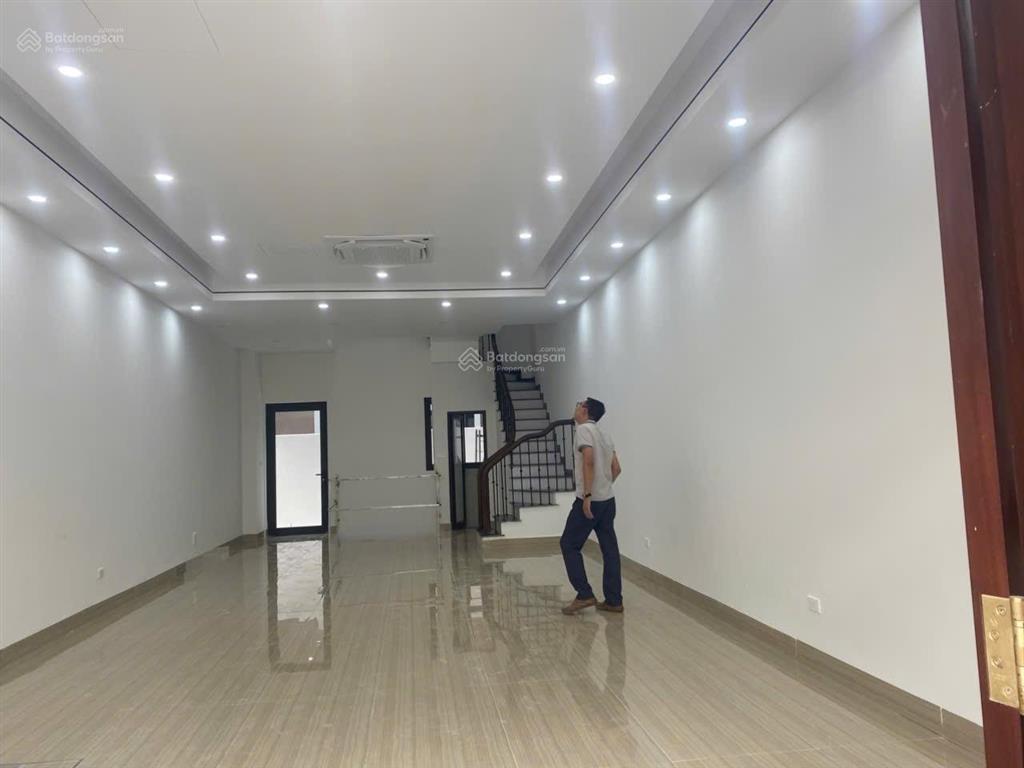 Cho thuê căn liền kề 80 m2 hoàn thiện 5 tầng thích hợp làm văn phòng có 3 pn
