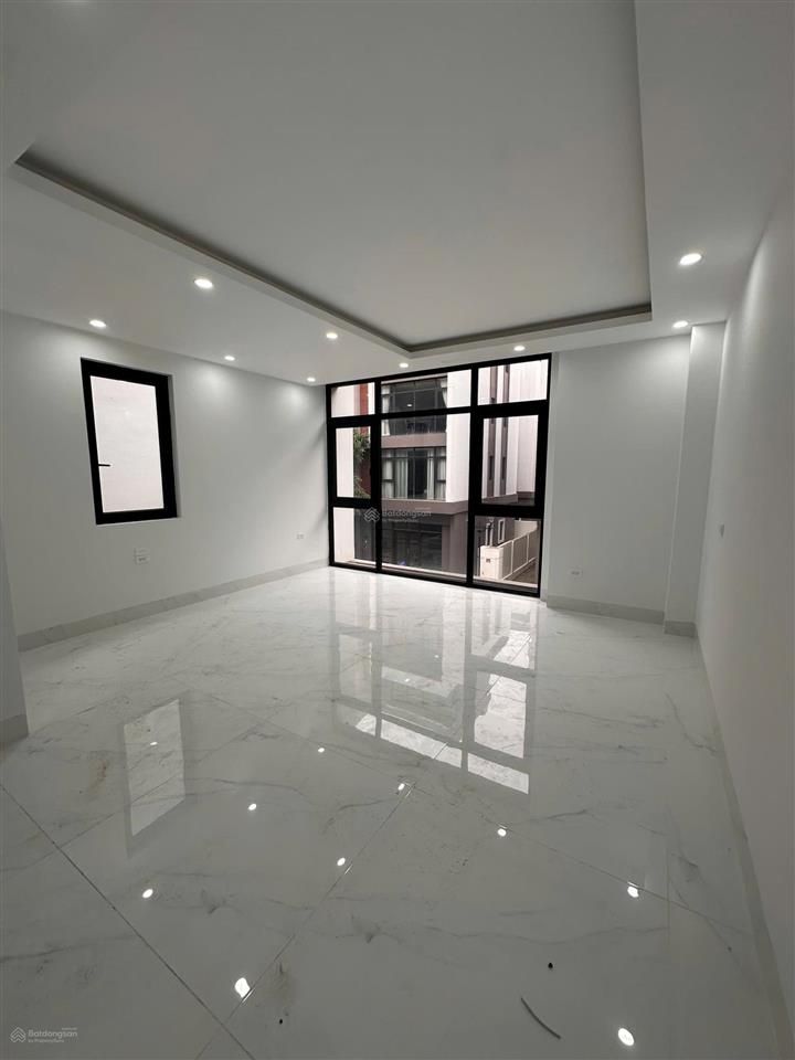 Cho thuê căn xẻ khe 119 m2 hoàn thiện 2 tầng, có 2pn khép kín có thể vào ở được luôn.