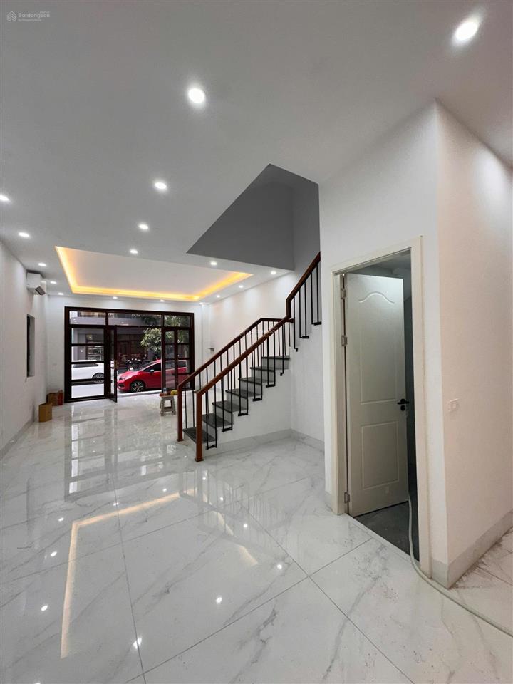 Cho thuê căn xẻ khe 119 m2 hoàn thiện 2 tầng, có 2pn khép kín có thể vào ở được luôn.