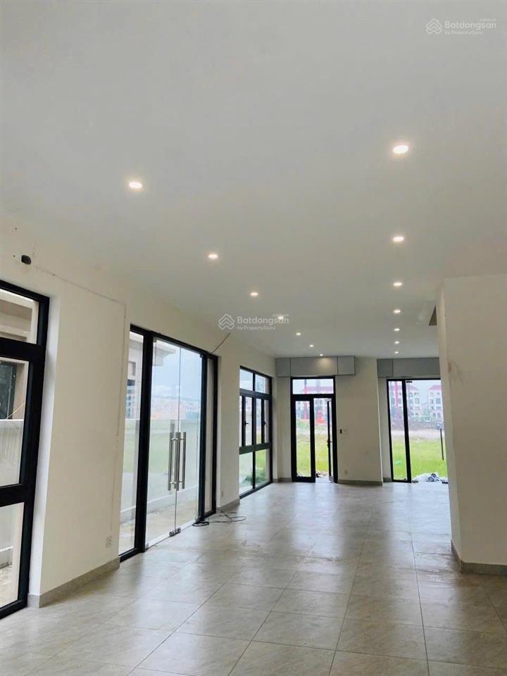 Cho thuê căn song lập 170 m2 thích hợp làm văn phòng view công viên đường 20 mét
