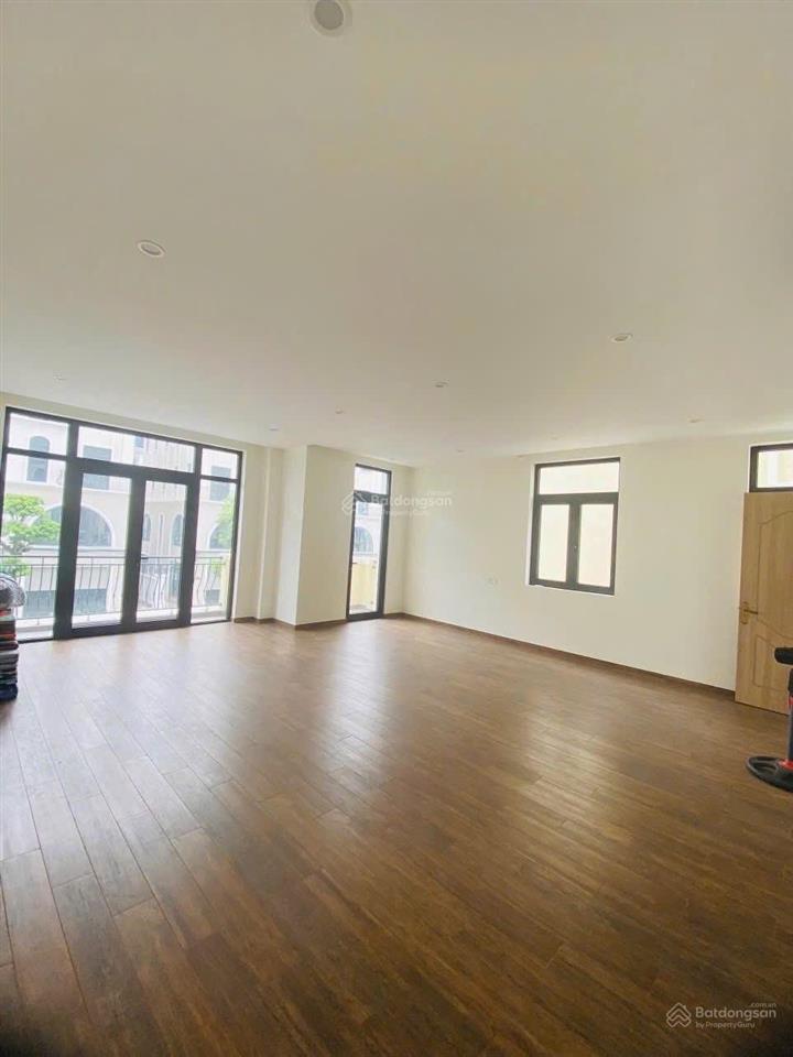 Cho thuê căn song lập 170 m2 thích hợp làm văn phòng view công viên đường 20 mét