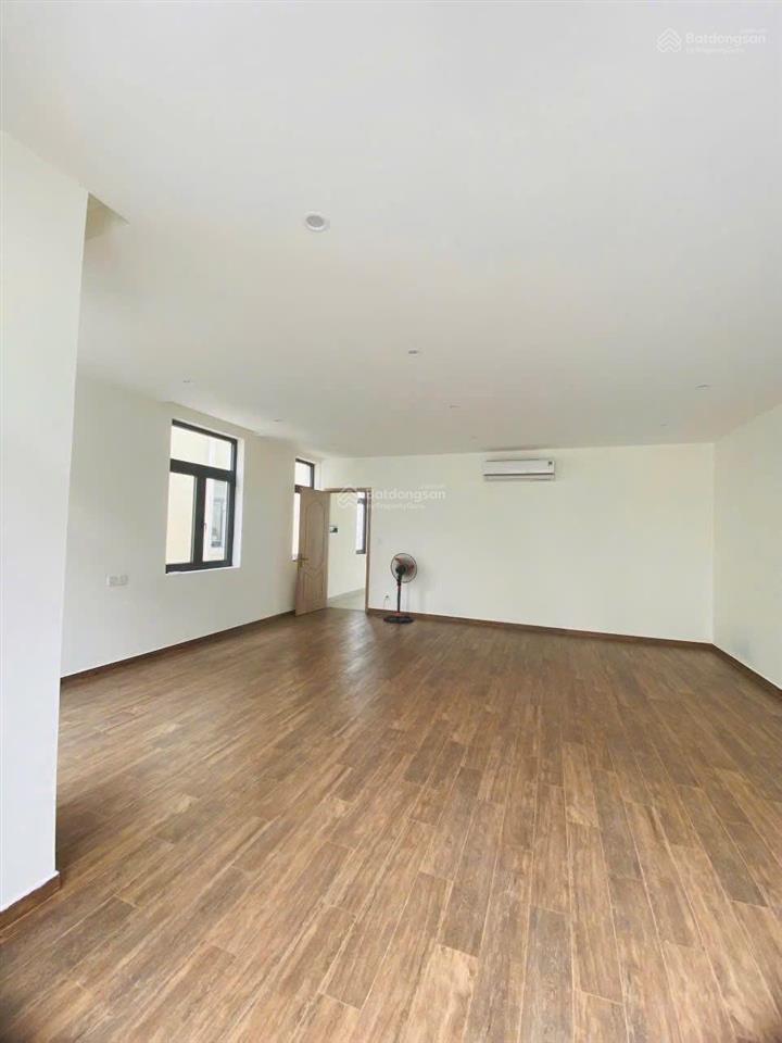 Cho thuê căn song lập 170 m2 thích hợp làm văn phòng view công viên đường 20 mét