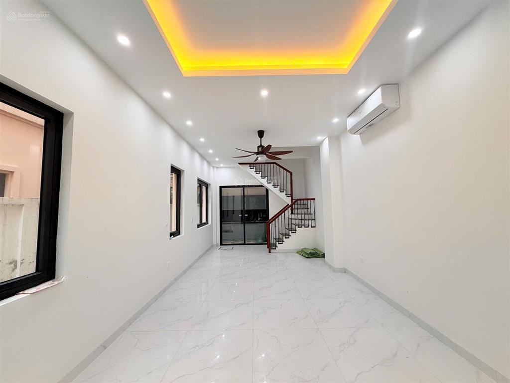 Cho thuê xẻ khe cọ xanh 72 m2 nội thất cơ bản có giường tủ