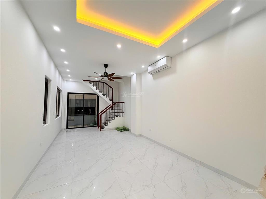 Cho thuê xẻ khe cọ xanh 72 m2 nội thất cơ bản có giường tủ