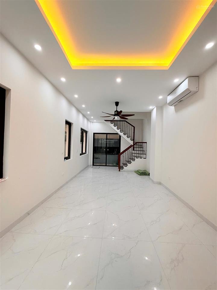 Cho thuê xẻ khe cọ xanh 72 m2 nội thất cơ bản có giường tủ