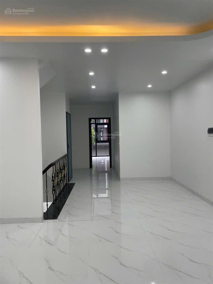 Cho thuê căn 100 m2 đường 20 mét 2 mặt tiền , thích hợp làm văn phòng kết hợp để ở