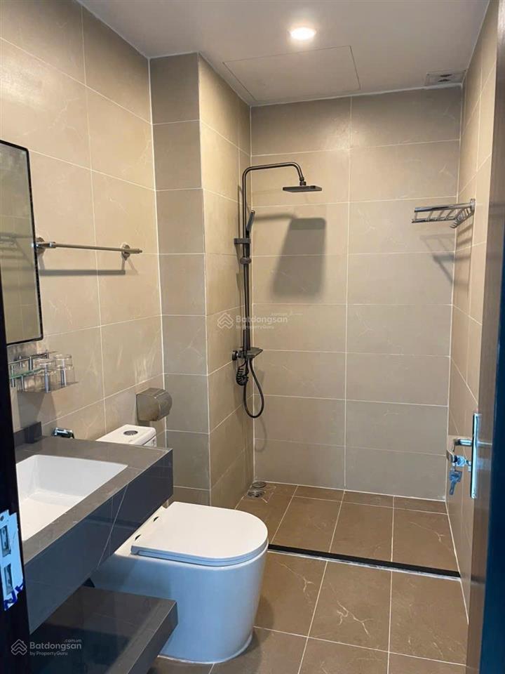 Cho thuê căn 100 m2 đường 20 mét 2 mặt tiền , thích hợp làm văn phòng kết hợp để ở