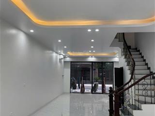 Cho thuê căn 100 m2 đường 20 mét 2 mặt tiền , thích hợp làm văn phòng kết hợp để ở