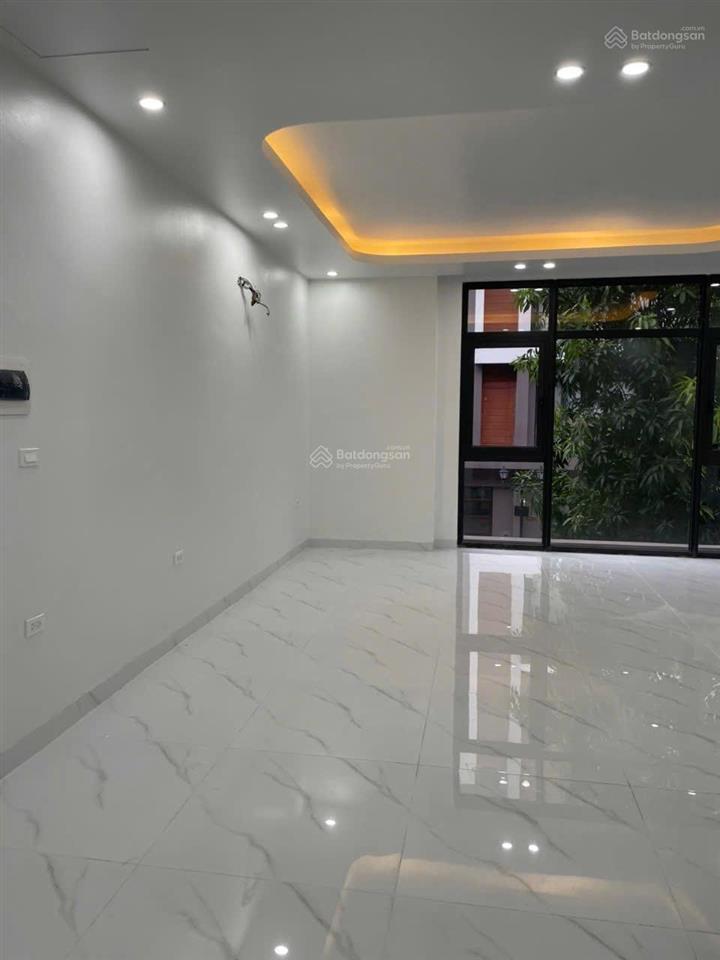 Cho thuê căn 100 m2 đường 20 mét 2 mặt tiền , thích hợp làm văn phòng kết hợp để ở