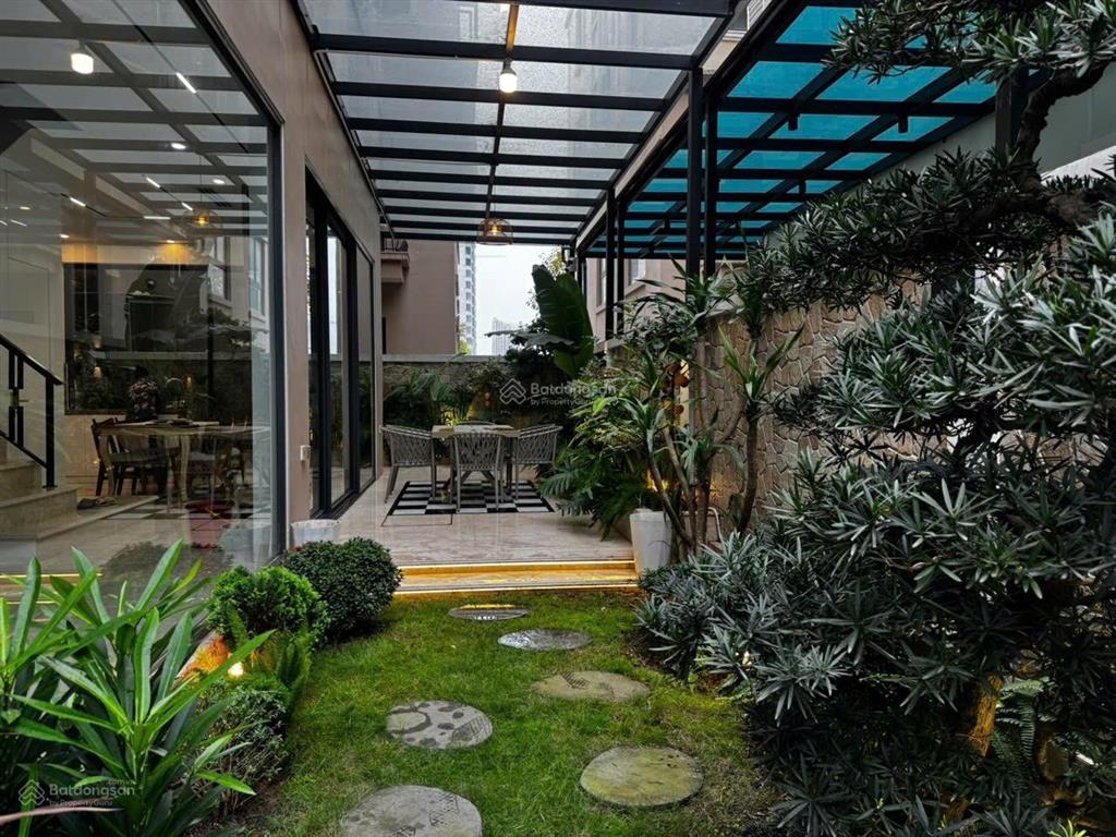 Cho thuê căn xẻ khe 98 m2 hoàn thiện full đồ 5 tầng chỉ việc vào ở