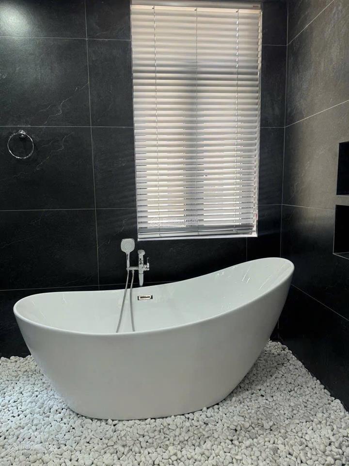 Cho thuê căn xẻ khe 98 m2 hoàn thiện full đồ 5 tầng chỉ việc vào ở