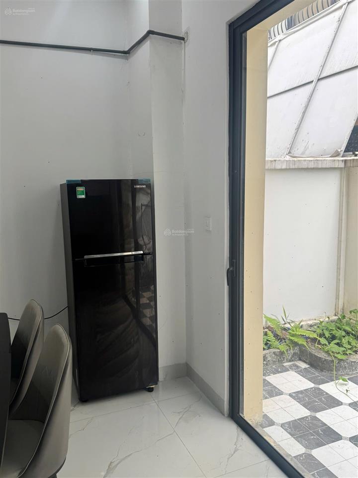 Cho thuê căn 70 m2 hoàn thiện 2 tầng full đồ, chỉ việc vào ở có 2 phòng ngủ khép kín.