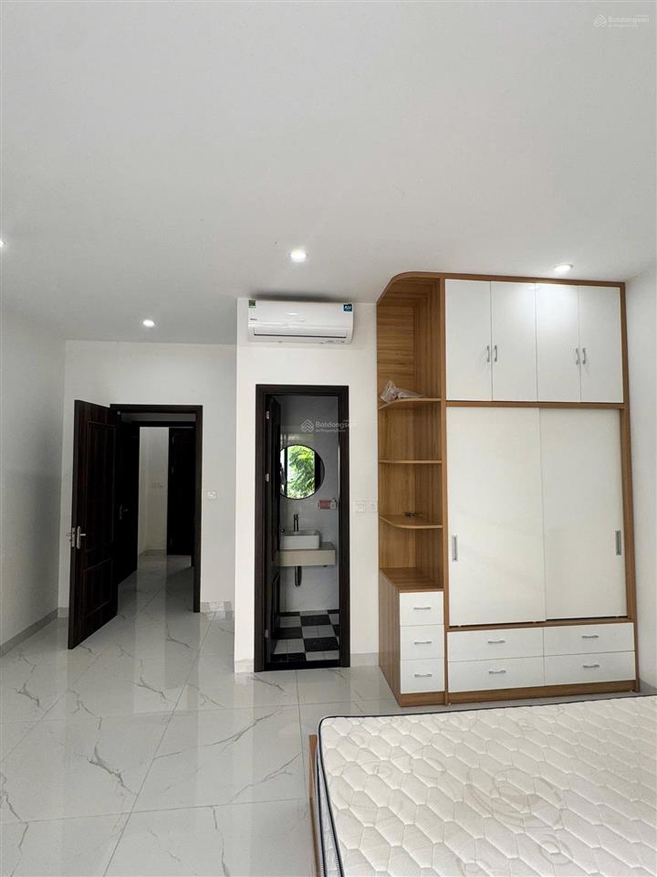 Cho thuê căn 70 m2 hoàn thiện 2 tầng full đồ, chỉ việc vào ở có 2 phòng ngủ khép kín.