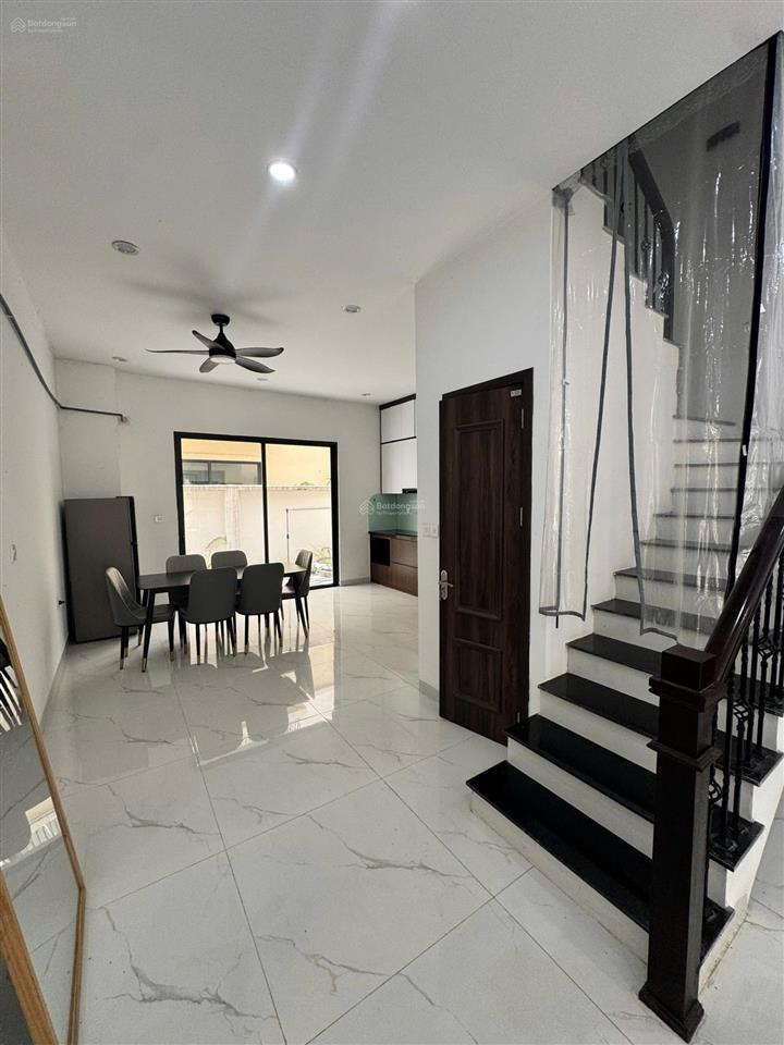 Cho thuê căn 70 m2 hoàn thiện 2 tầng full đồ, chỉ việc vào ở có 2 phòng ngủ khép kín.