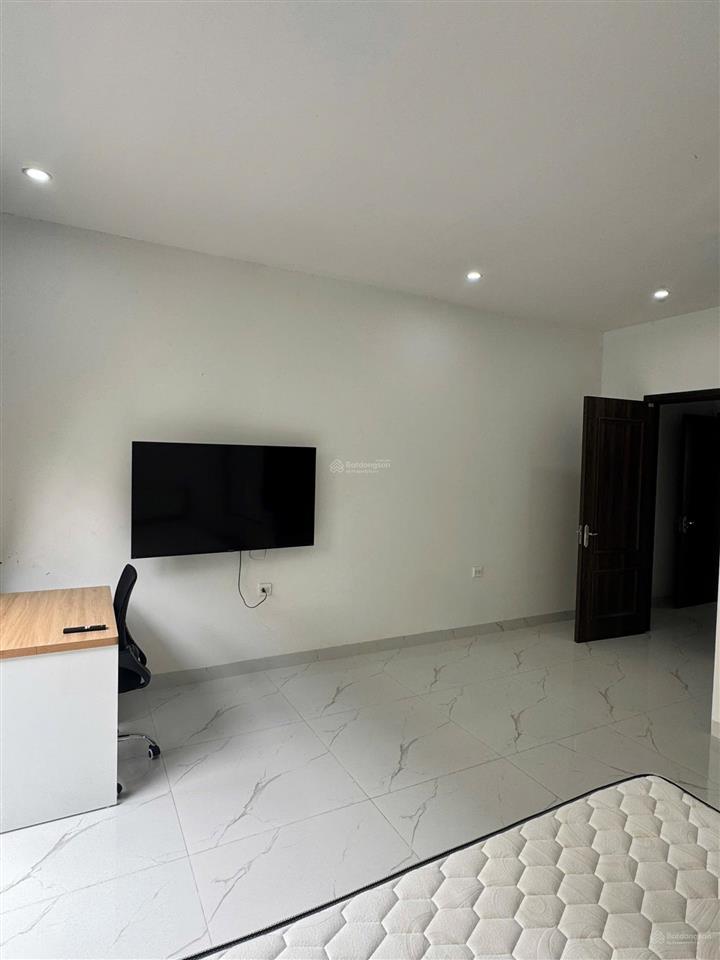 Cho thuê căn 70 m2 hoàn thiện 2 tầng full đồ, chỉ việc vào ở có 2 phòng ngủ khép kín.