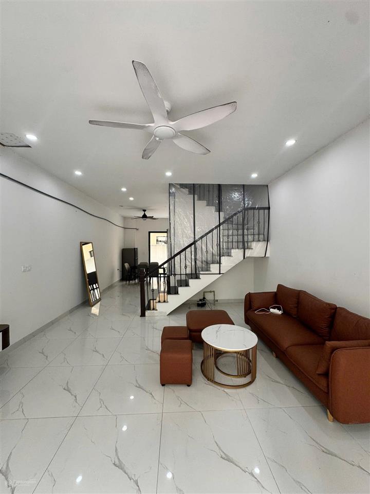 Cho thuê căn 70 m2 hoàn thiện 2 tầng full đồ, chỉ việc vào ở có 2 phòng ngủ khép kín.