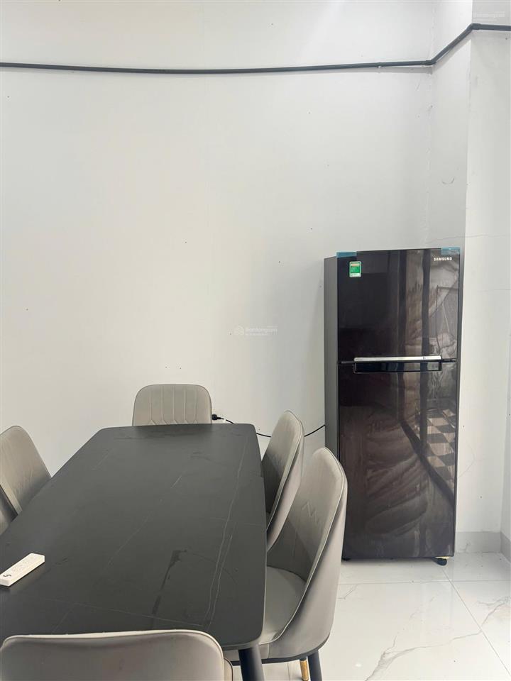 Cho thuê căn 70 m2 hoàn thiện 2 tầng full đồ, chỉ việc vào ở có 2 phòng ngủ khép kín.
