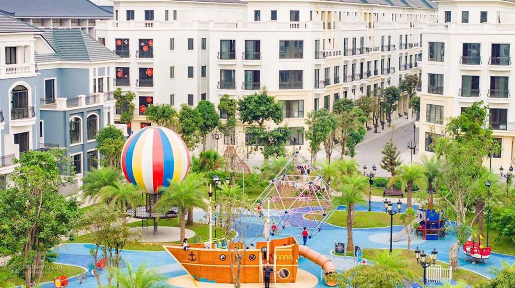 Bán gấp 65 m2 san hô, sẵn sổ đỏ lâu dài, cạnh biển hồ tạo sóng 18ha, công viên, bể bơi nội khu