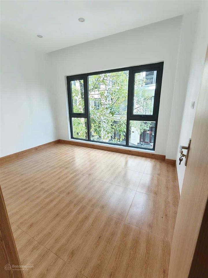Cho thuê căn xẻ khe san hô hoàn thiện 2 tầng đồ cơ bản, có 2 phòng ngủ