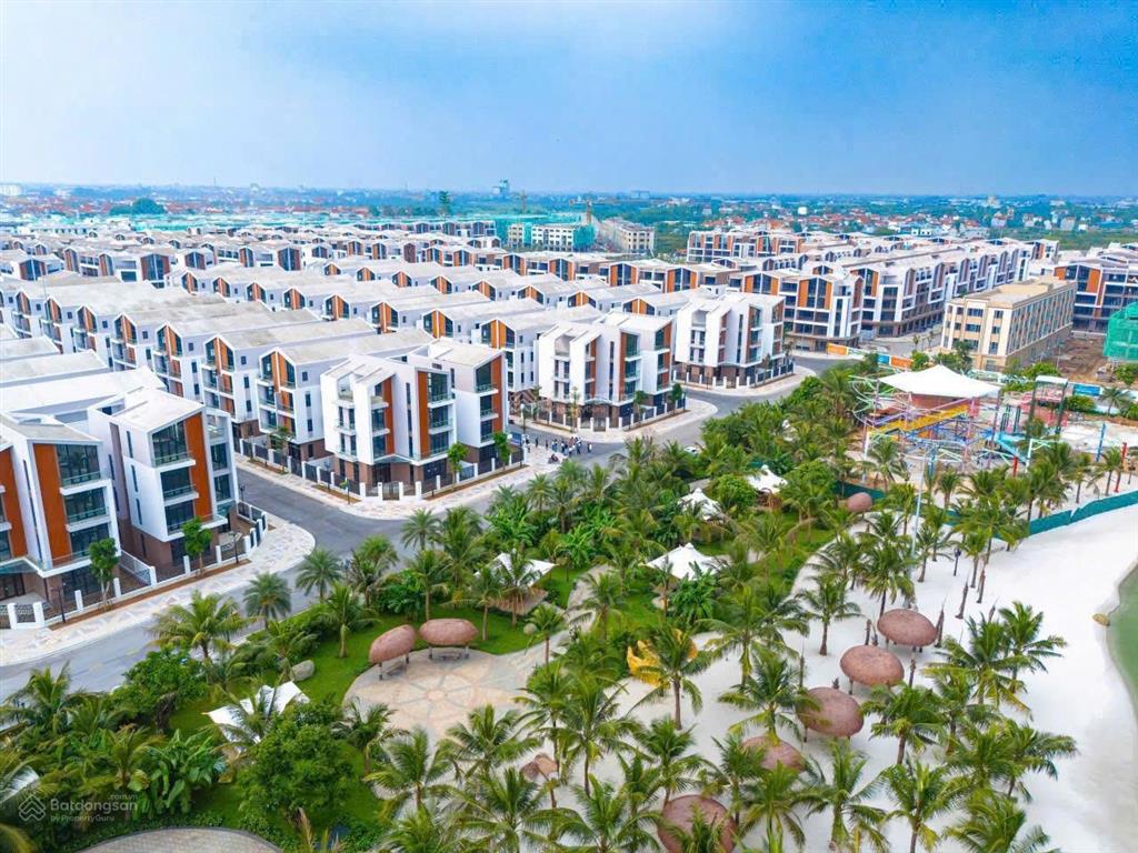 Chủ nhà cần tiền bán gấp căn 100m2, 2 mặt tiền trục thông 20m, cạnh biển hồ, sổ lâu dài