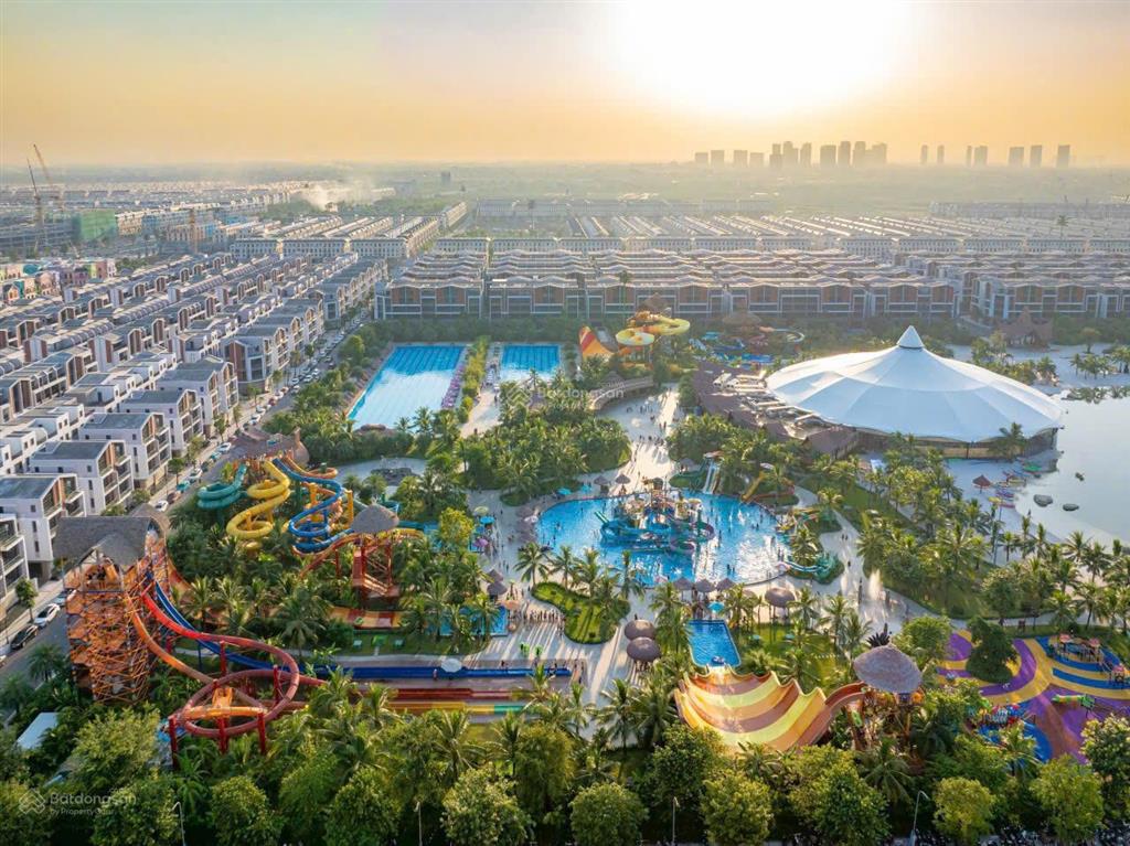 Chủ nhà cần tiền bán gấp căn 100m2, 2 mặt tiền trục thông 20m, cạnh biển hồ, sổ lâu dài
