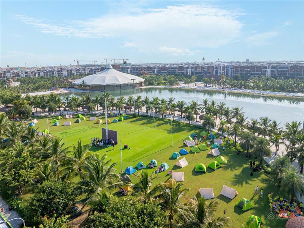 Chủ nhà cần tiền bán gấp căn 100m2, 2 mặt tiền trục thông 20m, cạnh biển hồ, sổ lâu dài