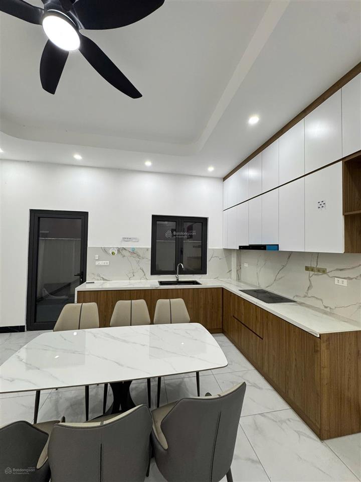 Cho thuê căn phố biển hoàn thiên 2 tầng 2 phòng ngủ khép kín full đồ chỉ việc vào ở