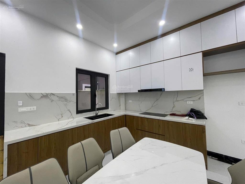 Cho thuê căn phố biển hoàn thiên 2 tầng 2 phòng ngủ khép kín full đồ chỉ việc vào ở