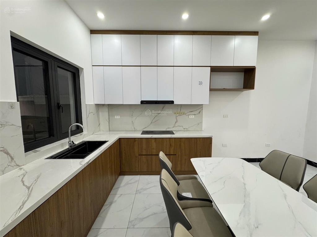 Cho thuê căn phố biển hoàn thiên 2 tầng 2 phòng ngủ khép kín full đồ chỉ việc vào ở