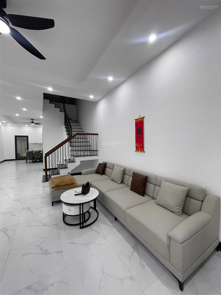 Cho thuê căn phố biển hoàn thiên 2 tầng 2 phòng ngủ khép kín full đồ chỉ việc vào ở