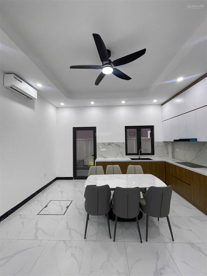 Cho thuê căn phố biển hoàn thiên 2 tầng 2 phòng ngủ khép kín full đồ chỉ việc vào ở