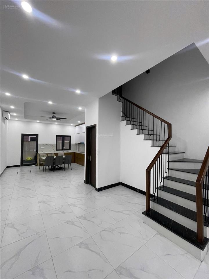 Cho thuê căn phố biển hoàn thiên 2 tầng 2 phòng ngủ khép kín full đồ chỉ việc vào ở