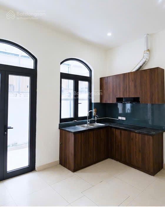 Cho thuê căn chà là 63 m2 hoàn thiện 2 tầng, có 2pn thích hợp để ở