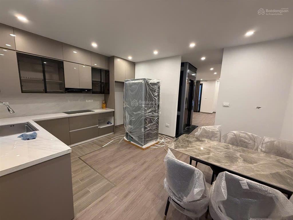 Cho thuê căn vịnh tây 75 m2 hoàn thiện 5 tầng đồ mới tinh, full đồ chỉ việc vào ở