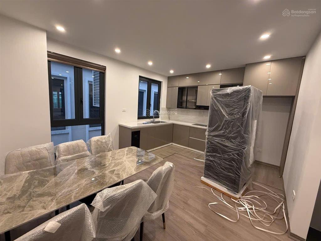 Cho thuê căn vịnh tây 75 m2 hoàn thiện 5 tầng đồ mới tinh, full đồ chỉ việc vào ở