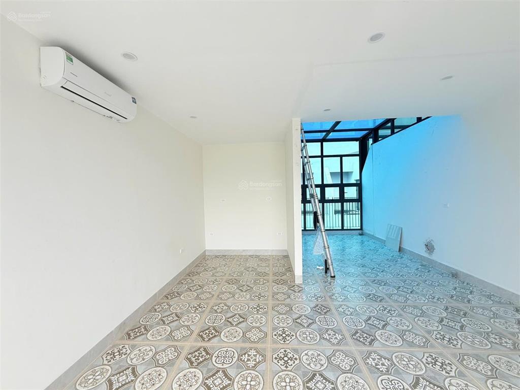 Cho thuê căn hoàn thiện siêu đẹp sẵn 5 tầng đồ cơ bản đủ cả thích hợp làm văn phòng để ở
