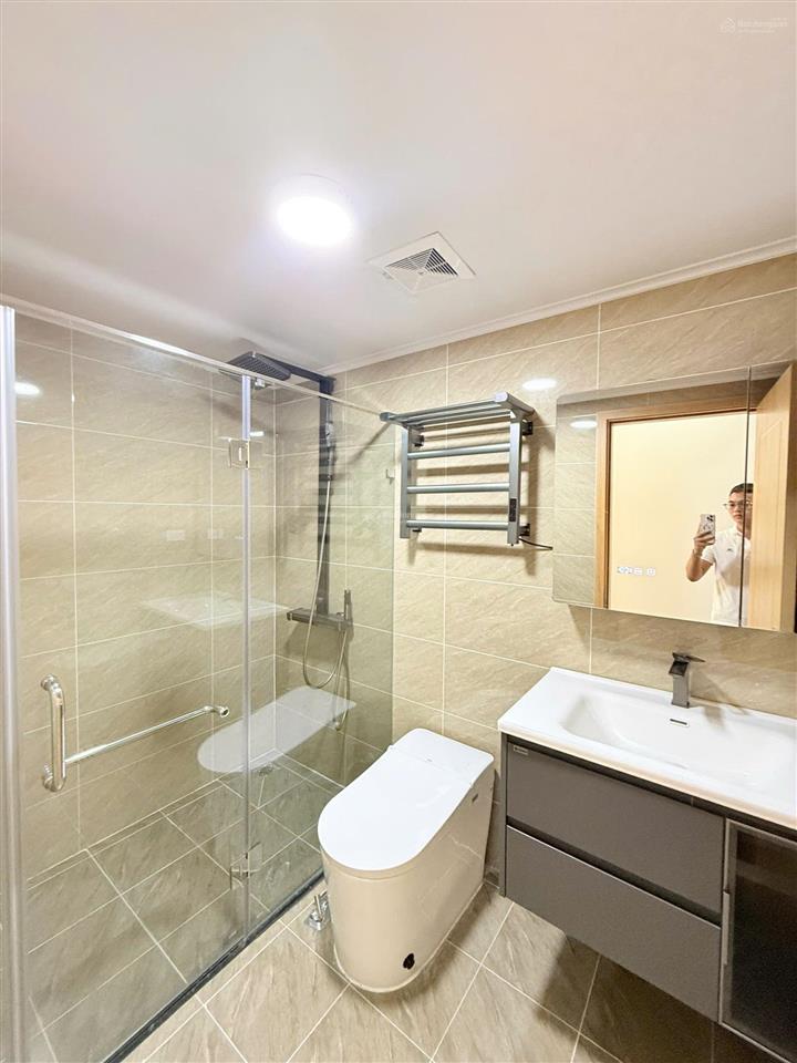 Cho thuê căn hoàn thiện siêu đẹp sẵn 5 tầng đồ cơ bản đủ cả thích hợp làm văn phòng để ở
