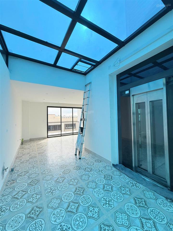 Cho thuê căn hoàn thiện siêu đẹp sẵn 5 tầng đồ cơ bản đủ cả thích hợp làm văn phòng để ở
