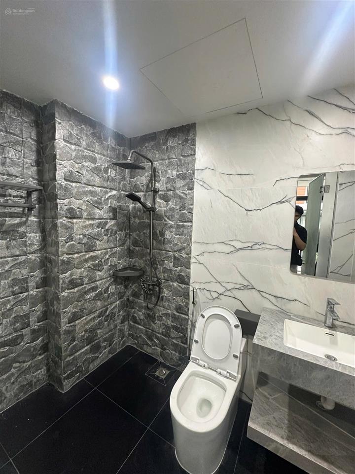 Cho thuê căn liền kề 78 m2, mặt tiền 6 mét, hoàn thiện 5 tầng full đồ nội thất xịn